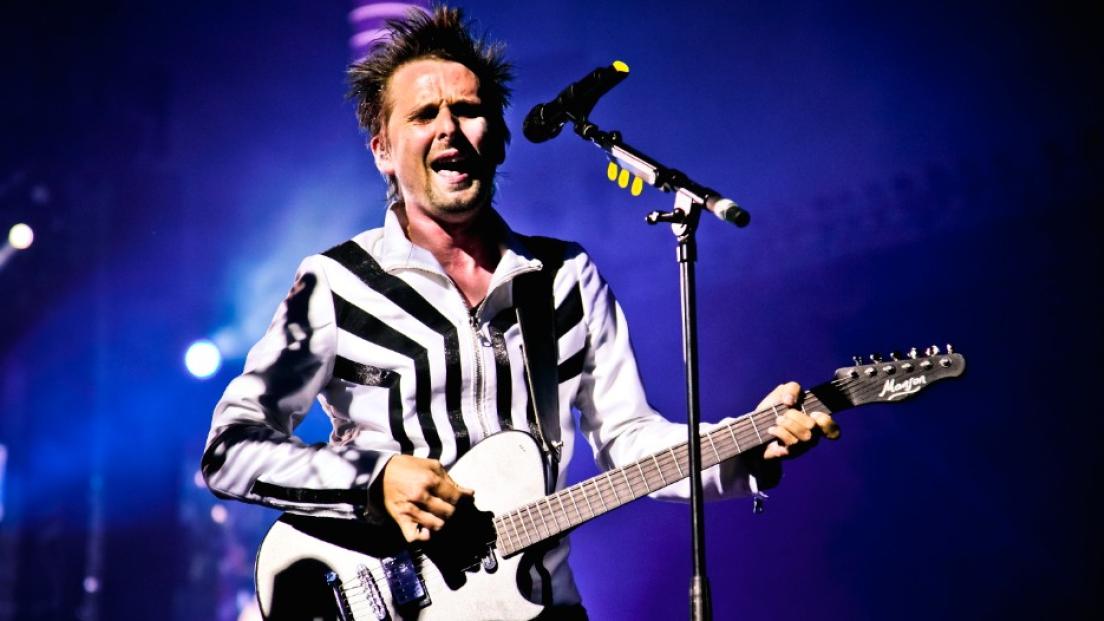 Muse: Matt Bellamy suona in anteprima l'assolo del nuovo inedito The Dark Side. Guarda il video