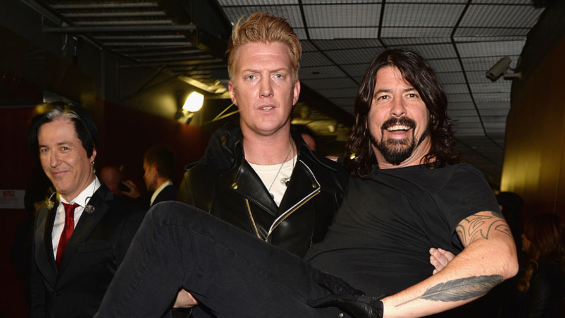 Josh Homme ha annunciato un concerto benefico. Tra gli ospiti anche Dave Grohl, Beck, St. Vincent e Chad Smith