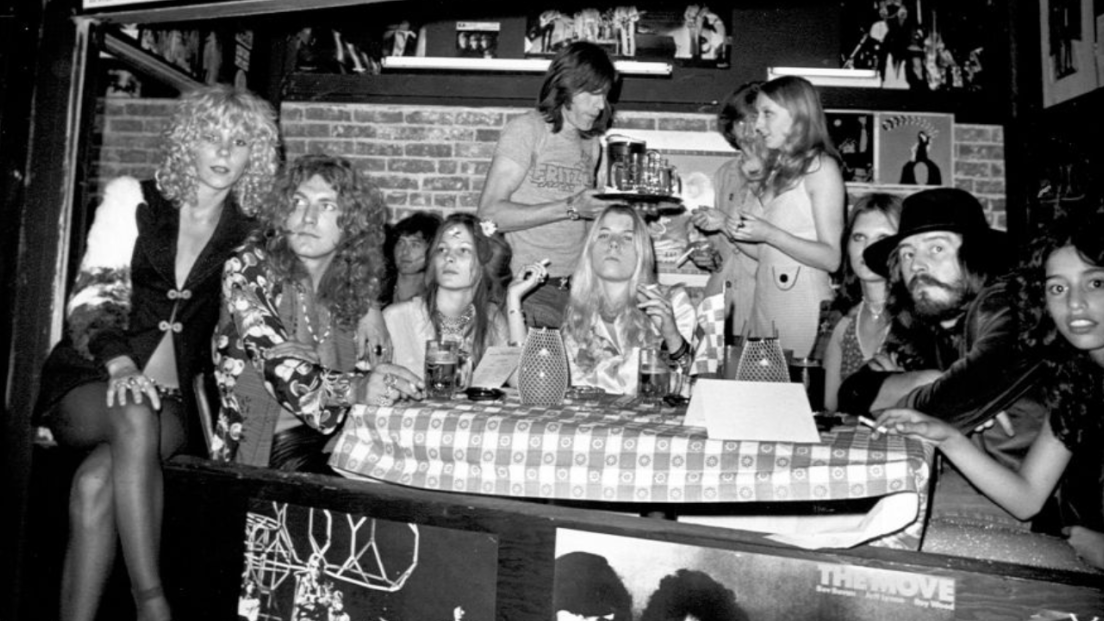 Led Zeppelin, la canzone che Robert Plant scrisse sulla "cultura delle groupies" a Los Angeles