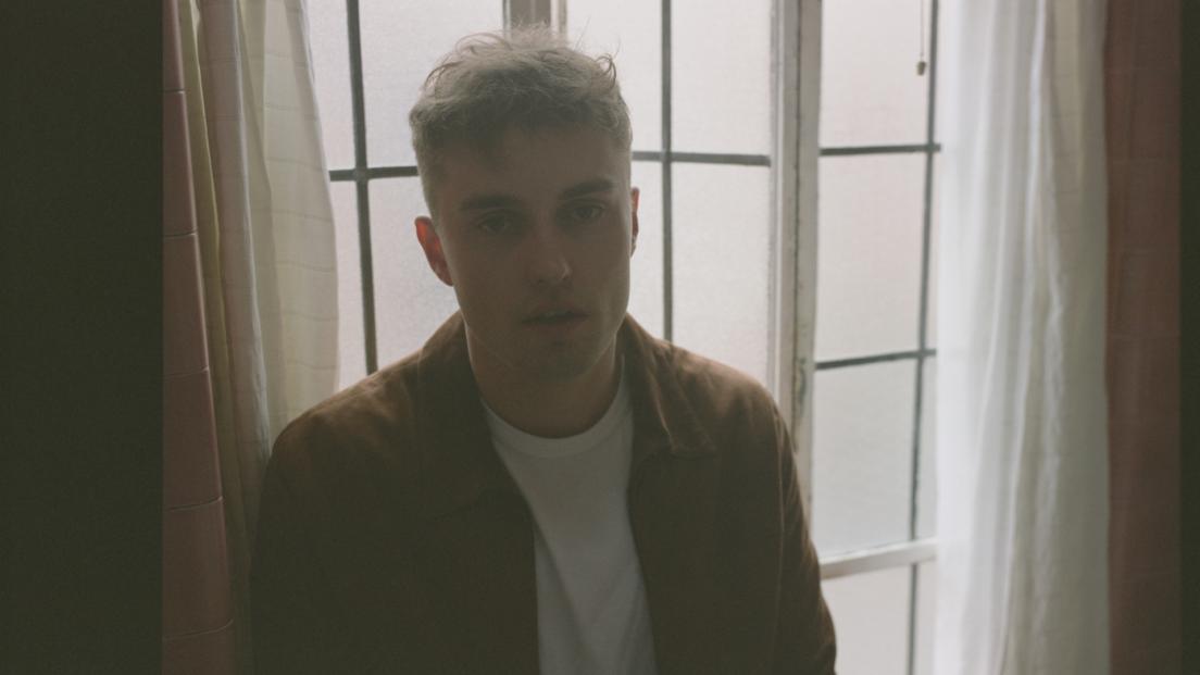 Sam Fender, annunciato il nuovo album “Seventeen Going Under”. Ascolta QUI il nuovo singolo e guarda il video