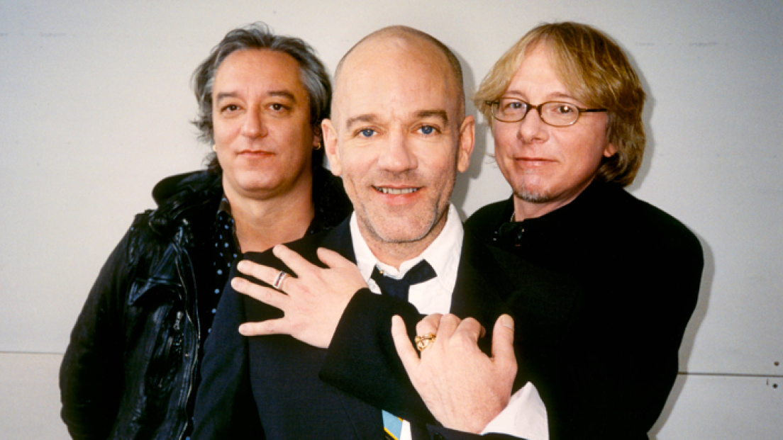 R.E.M: la canzone che Michael Stipe si rifiutava di portare in concerto: "Non la odio, ma non voglio cantarla"