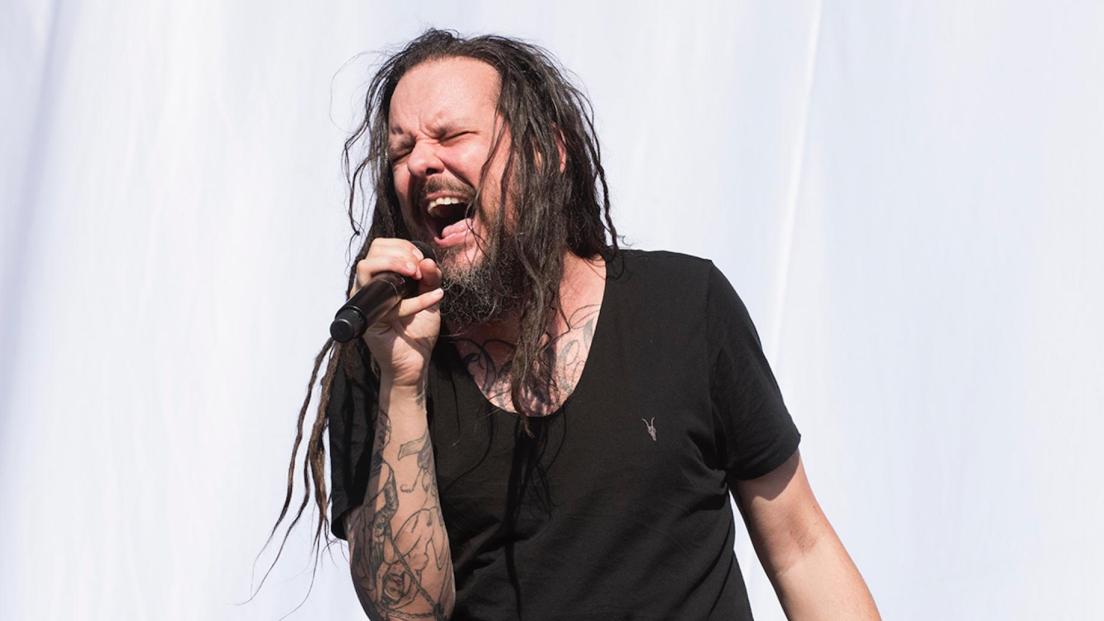 Korn, Jonathan Davis: "Il mio hobby è collezionare memorabilia dei serial killer"!
