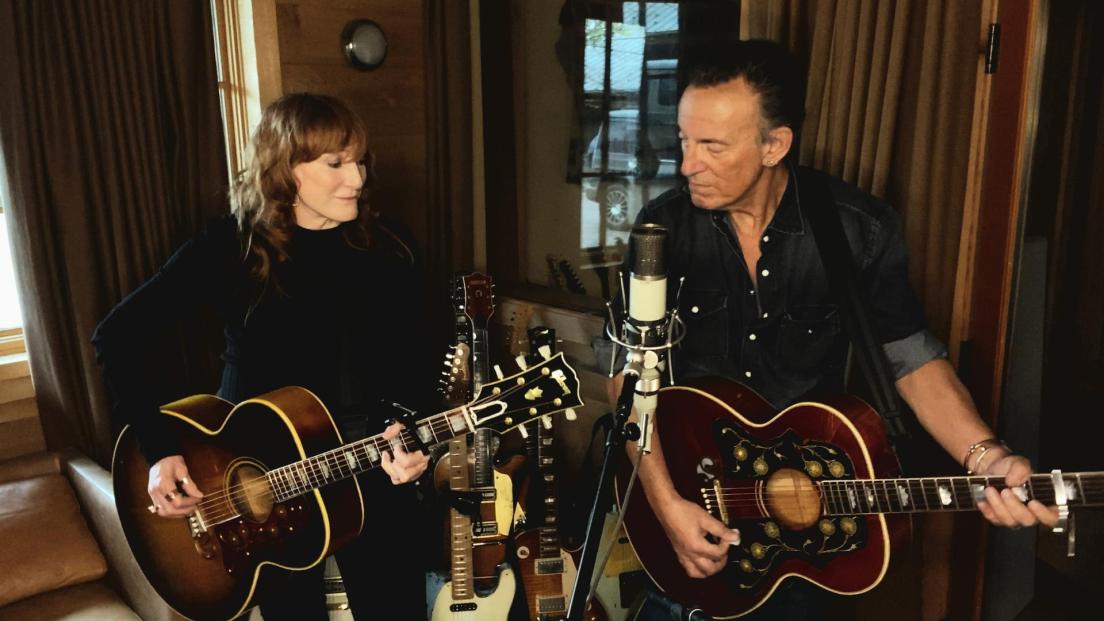 Bruce Springsteen e il suo talento come dj radiofonico con il programma From His Home To Yours. Ascolta ora un passaggio