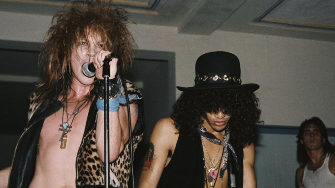 Guns N’ Roses, Slash ricorda la prima volta che ascoltò Axl Rose cantare: “Aveva una voce blues e melodica”