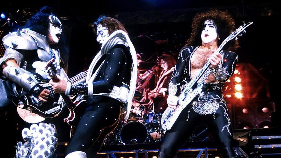 Regolamento: KISS – OFF THE SOUNDBOARD: TOKYO 2001