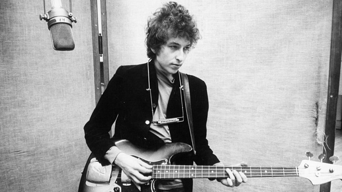 Bob Dylan è stato accusato di aver avuto, nel 1965, rapporti con una minorenne. L’artista, attraverso il suo portavoce, smentisce categoricamente