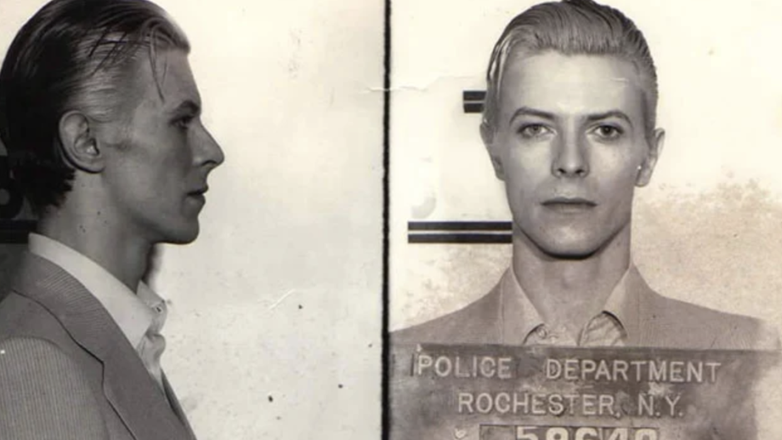 David Bowie: all'asta la foto del suo arresto a Rochester nel 1976. Guarda l'immagine