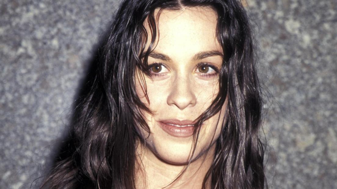 Alanis Morissette: "sono stata più volte abusata sessualmente all'età di 15 anni". Il racconto nel nuovo documentario "Jagged"
