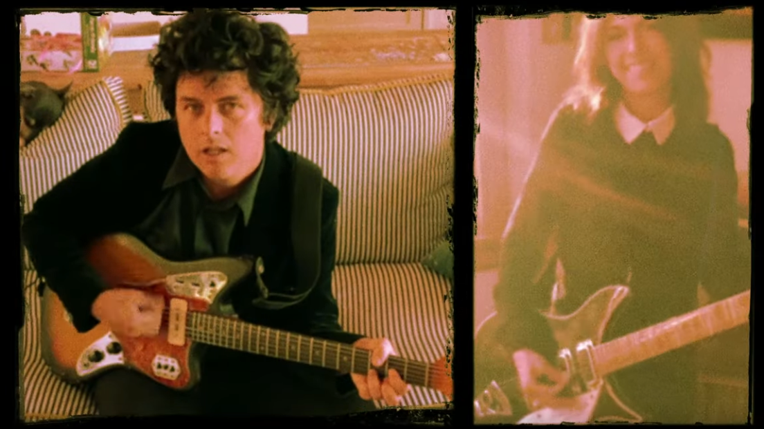 Coronavirus, Billie Joe Armstrong ha registrato un'altra canzone a casa per i fan in quarantena. Ascolta qui Manic Monday