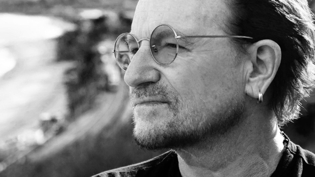 U2, Bono ha annunciato uno spettacolo teatrale solista dal titolo Stories of Surrender. Tutte le info