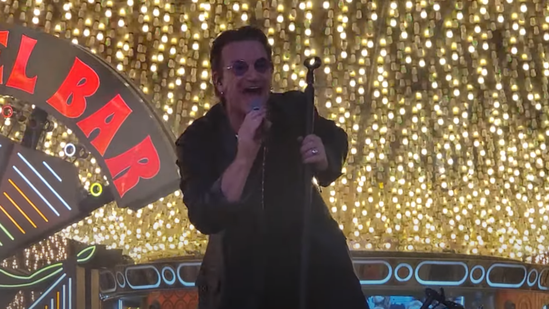 U2, la band ha suonato un nuovo brano "Atomic City" durante un concerto a sorpresa a Las Vegas. Guarda il video