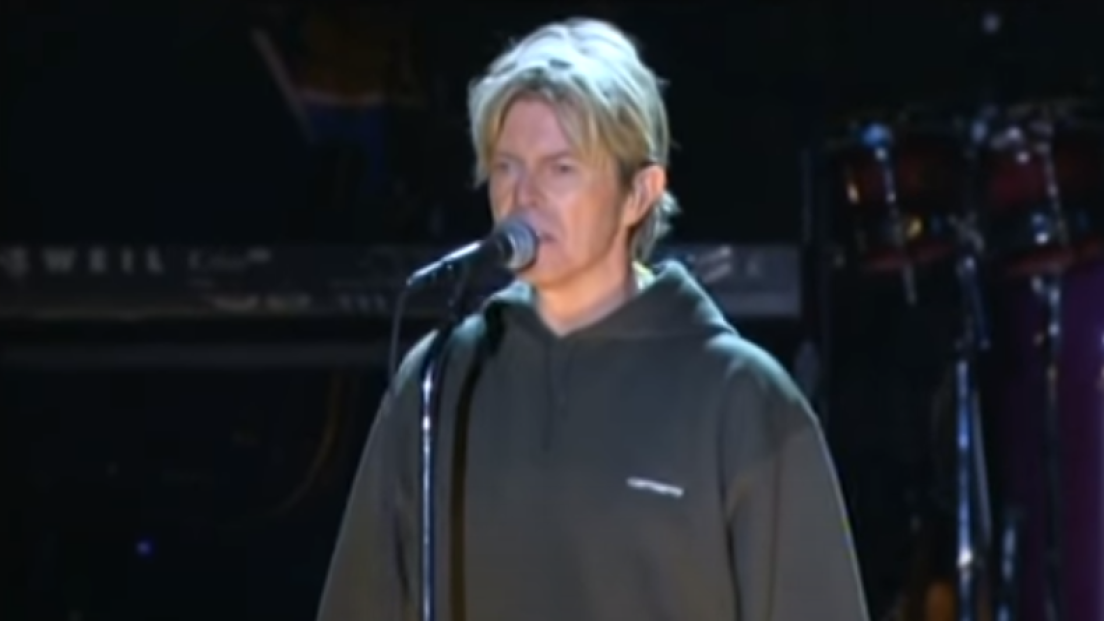 David Bowie, la storia dell'incredibile e toccante ultima performance di Heroes. Guarda il video