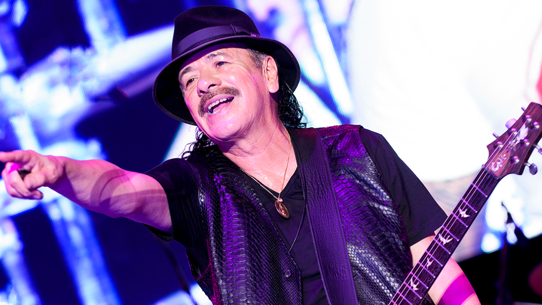 Carlos Santana è stato operato al cuore: "Ho sentito un dolore al torace e ho chiesto a mia moglie di portarmi in ospedale"