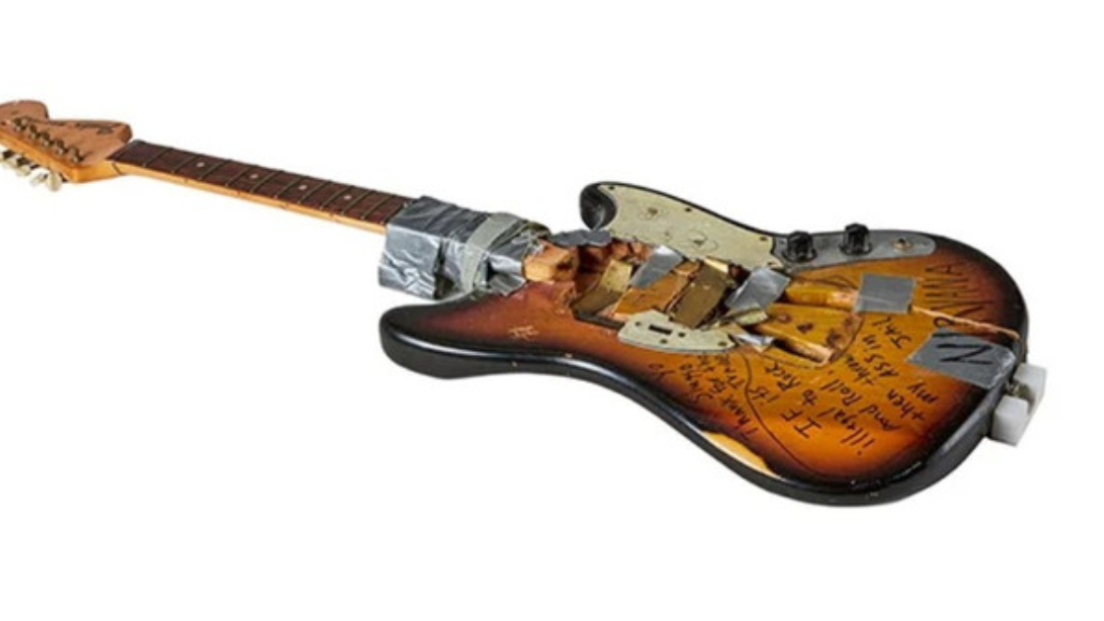 Kurt Cobain, battuta all'asta la chitarra distrutta nel 1989 per quasi mezzo milione di dollari