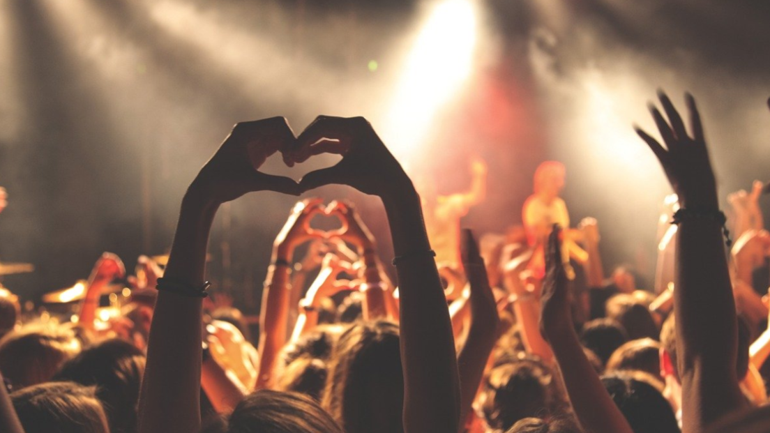 La musica che ascoltiamo suscita almeno 13 emozioni fondamentali. Lo dice la scienza