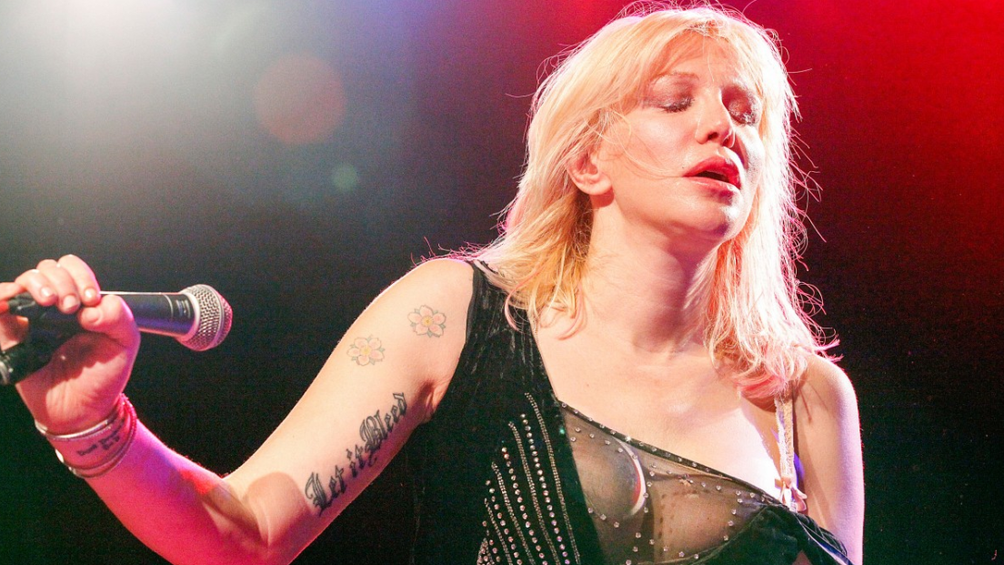 Courtney Love racconta il calvario degli ultimi mesi: "ho rischiato di morire"