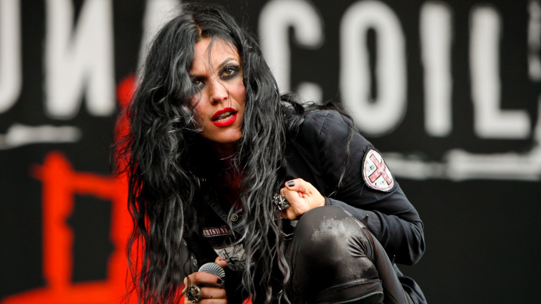 Lacuna Coil, Cristina Scabbia: "In Italia la gente non muore come in Resident Evil. Voglio rassicurare i fan in tutto il mondo"