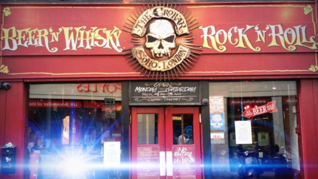 Ha chiuso a causa della pandemia, bar rock di Londra si reinventa e diventa il primo pub digitale al mondo. Ecco come funziona