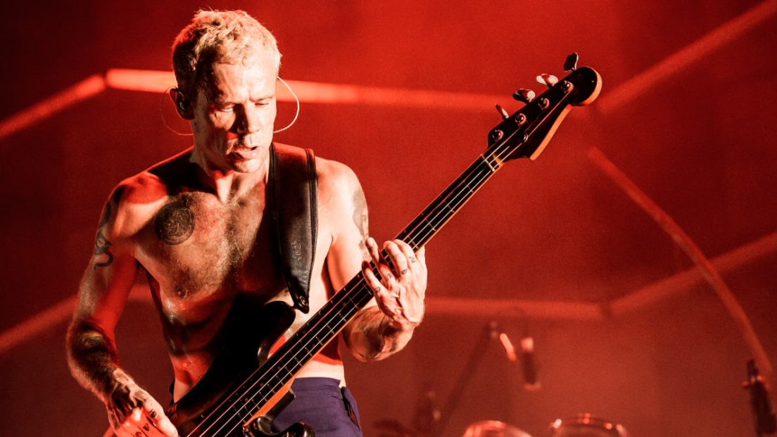 Red Hot Chili Peppers, Flea sui testi della band: "La comicità non può essere presa troppo sul serio nel rock"