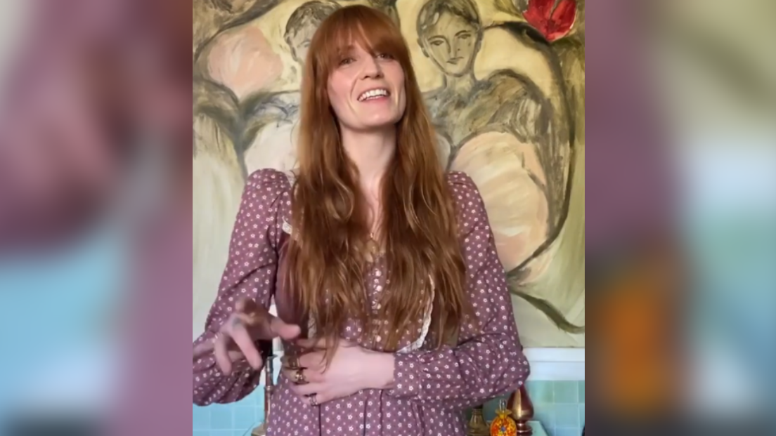Coronavirus, l'esibizione di Florence Welch in quarantena per medici e infermieri. Guarda qui “Light of Love”