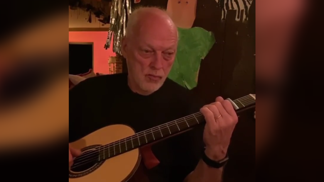 David Gilmour reinterpreta Leonard Cohen in streaming per i fan in quarantena. Guarda i video