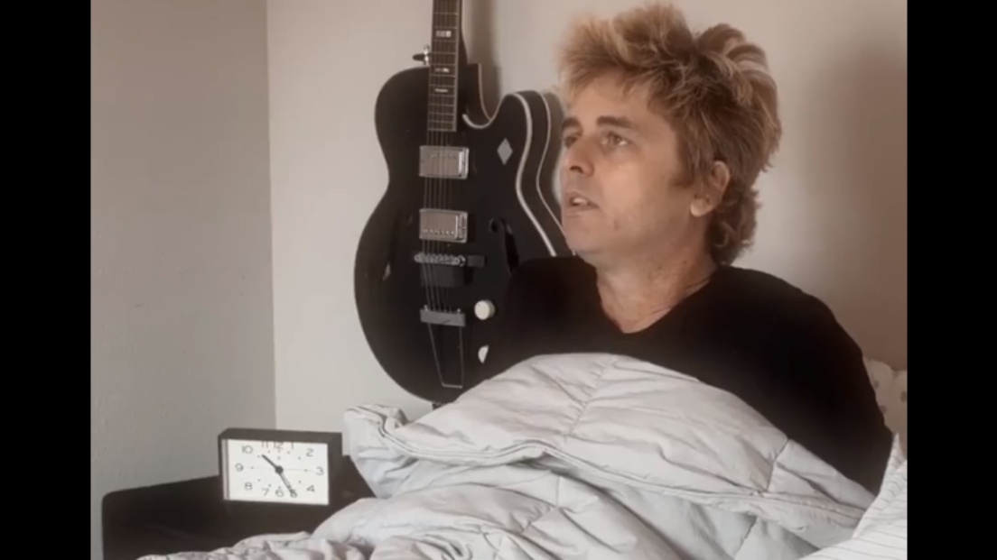I Green Day anticipano l'arrivo di nuova musica (e si prendono in giro da soli il 1° ottobre). Guarda il video
