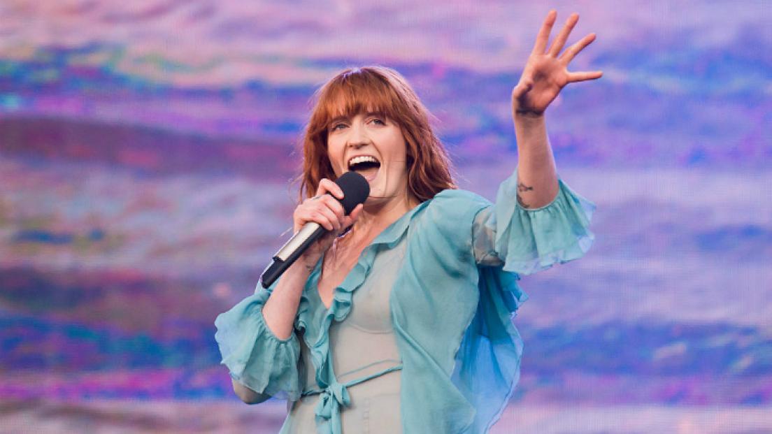 Florence & The Machine pubblicano il brano benefico "Light of Love": i proventi andranno ai medici. Ascoltalo qui