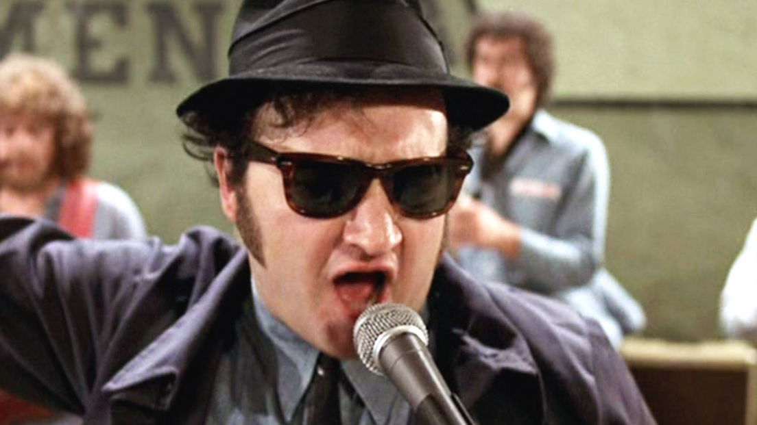 Quella volta che John Belushi sparì dal set dei Blues Brothers. Dan Aykroyd: "saccheggiò il frigo di un vicino!"