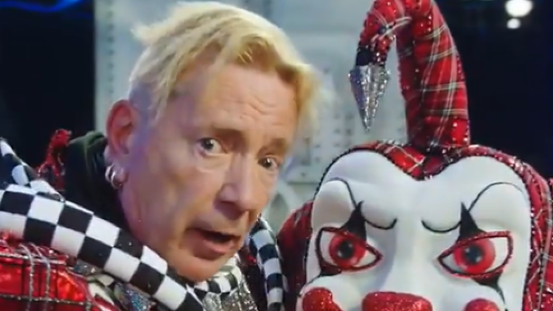 John Lydon ha partecipato in incognito ad un programma TV: “l'ho fatto per far sorridere mia moglie malata di Alzheimer”