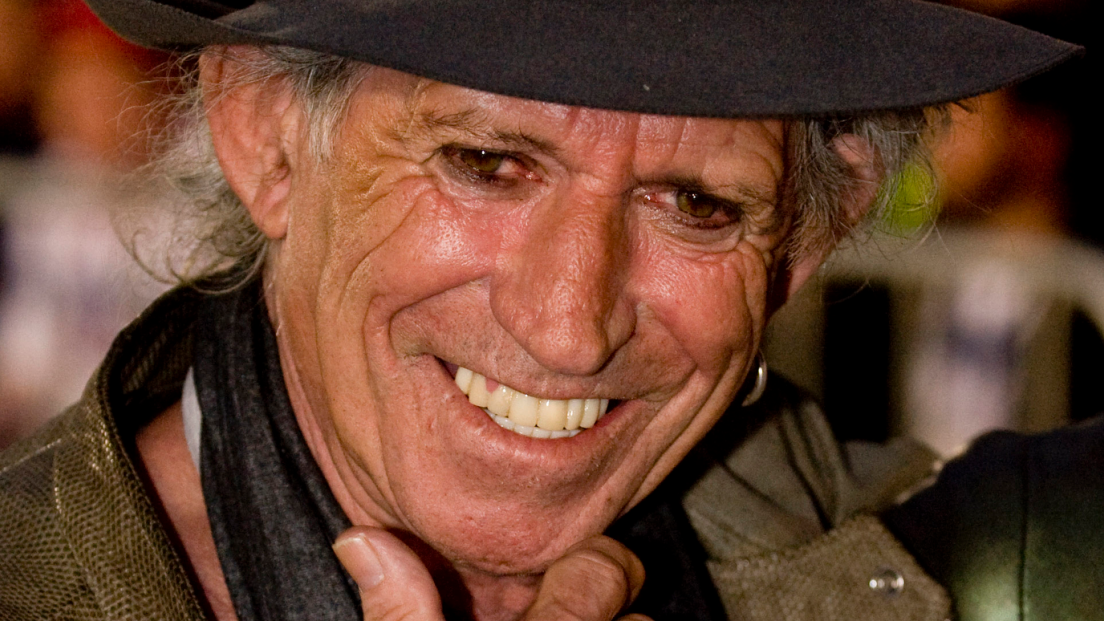 The Rolling Stones, Keith Richards svela come ha smesso di fumare dopo 55 anni: "Ora non ci penso più"
