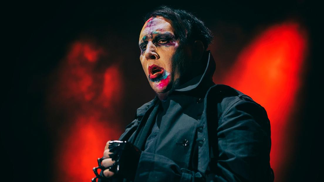 Marilyn Manson si difende dalle accuse di abusi: "un’orribile distorsione della realtà". L'etichetta discografica si allontana dal Reverendo