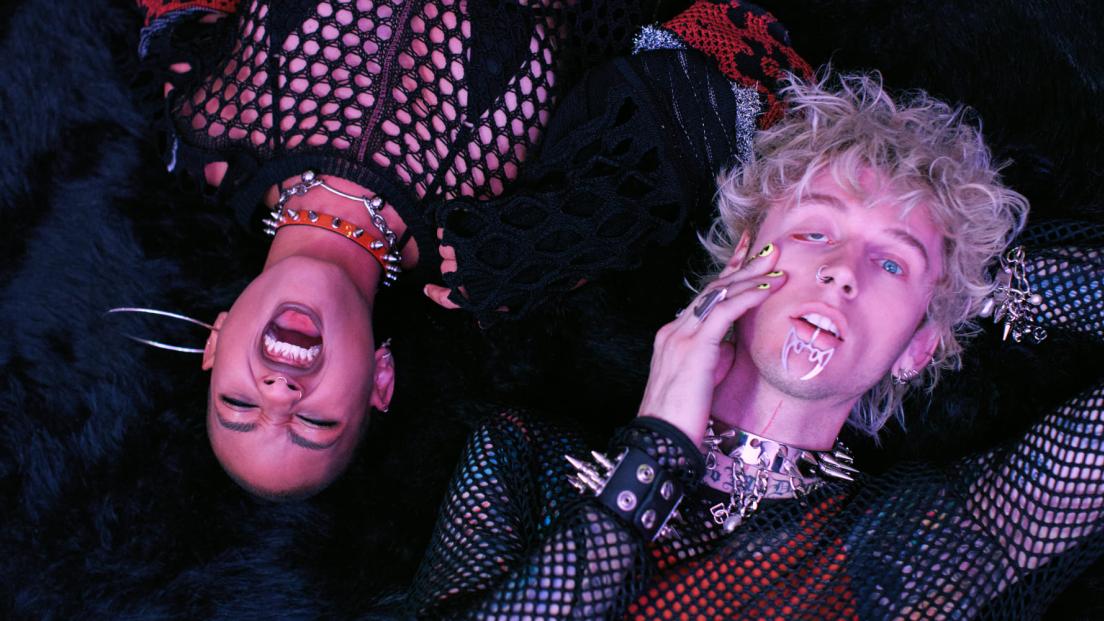 Machine Gun Kelly, pubblicato il nuovo singolo "emo girl" insieme a WILLOW. Tutti i dettagli