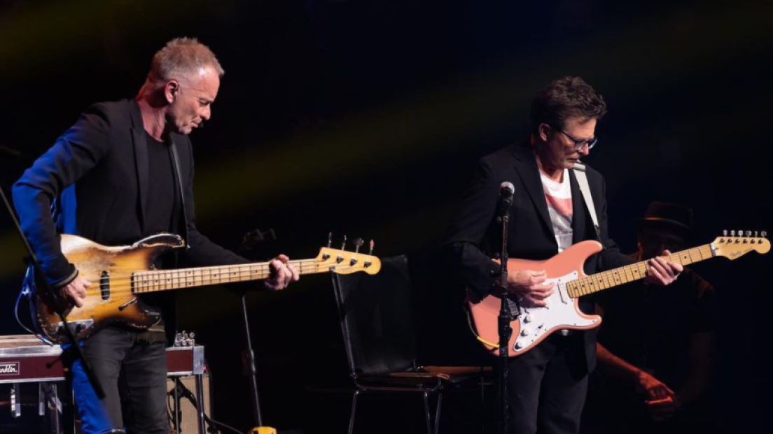 Sting e Michael J. Fox insieme sul palco durante una raccolta fondi per i malati di Parkinson. Guarda le foto