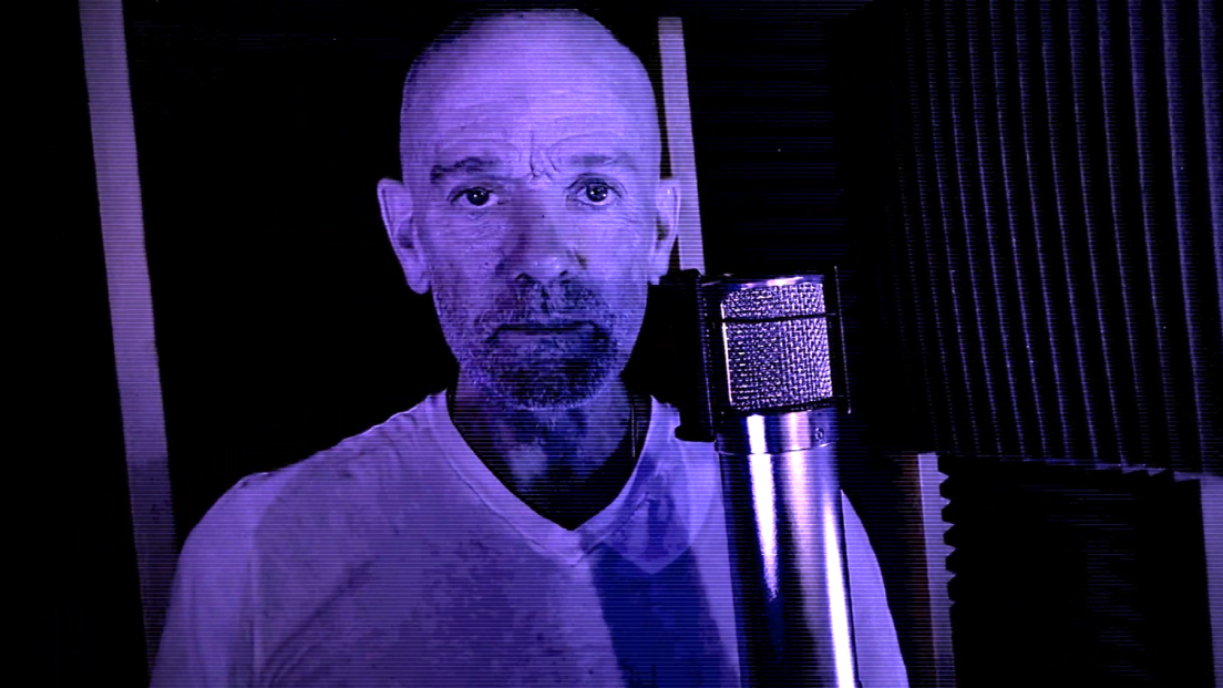 Michael Stipe ha pubblicato il nuovo inedito registrato con Aaron Dessner. Guarda il video di "No time for love like now"