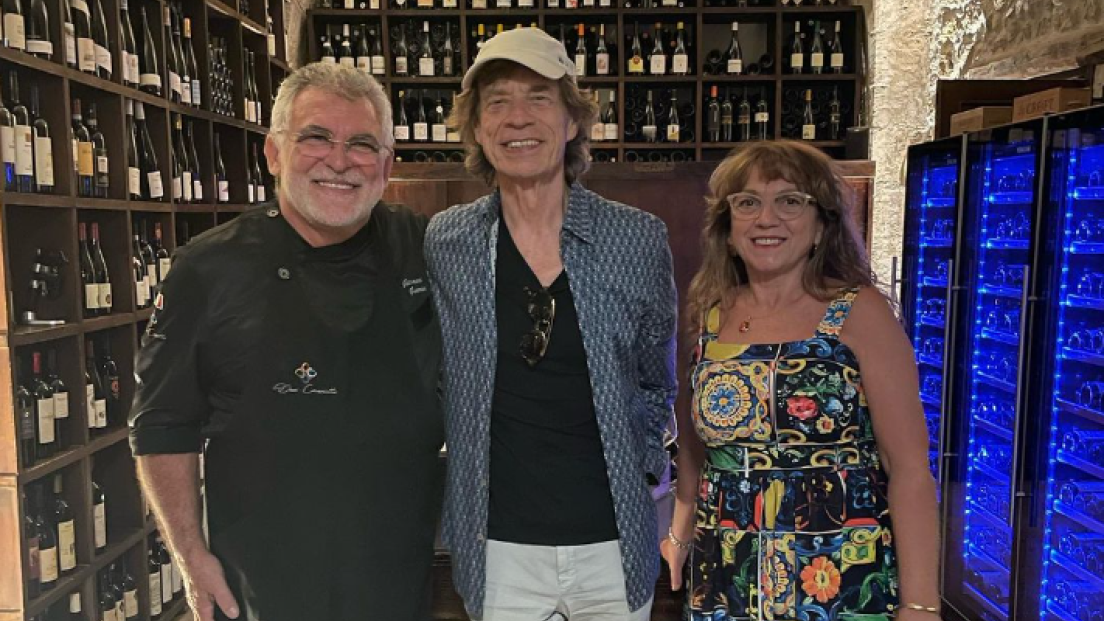 The Rolling Stones, Mick Jagger torna in vacanza in Sicilia e va a cena a Siracusa. Guarda le foto