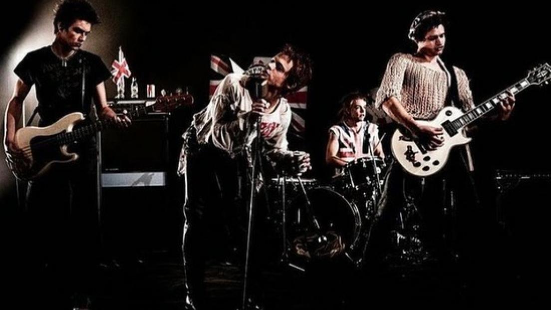 Sex Pistols, pubblicate le prime immagini di Pistol, la serie biopic diretta dal regista di Trainspotting Danny Boyle