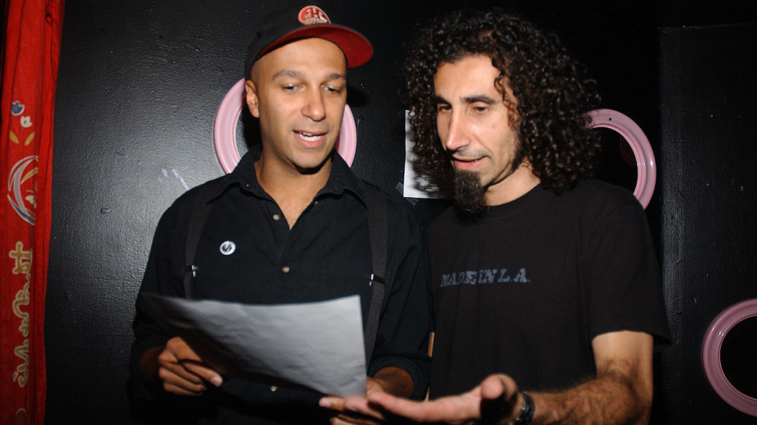 Tom Morello e Serj Tankian hanno pubblicato un nuovo brano insieme. Ascolta qui la loro versione di Natural’s Not In It