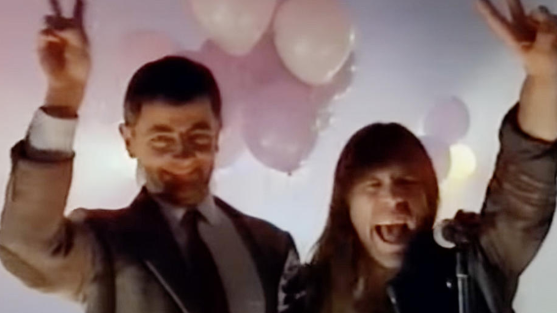 Iron Maiden: quella volta che Bruce Dickinson decise di collaborare con Mr Bean. Scopri la storia