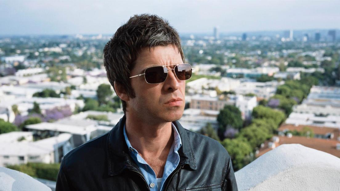 Noel Gallagher: "non so fare un sacco di cose, sono bravo solo a fumare erba e a parlare del Manchester City"