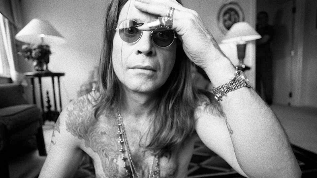 Ozzy Osbourne lancia i suoi tatuaggi a tema per ascoltare in anteprima Ordinary Man! Anche a Roma e Milano