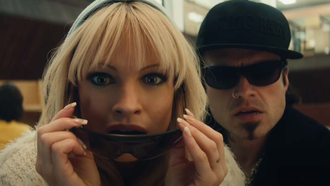 Pam & Tommy, pubblicato il trailer ufficiale della serie sulla storia tra Tommy Lee e Pamela Anderson. Guardalo qui