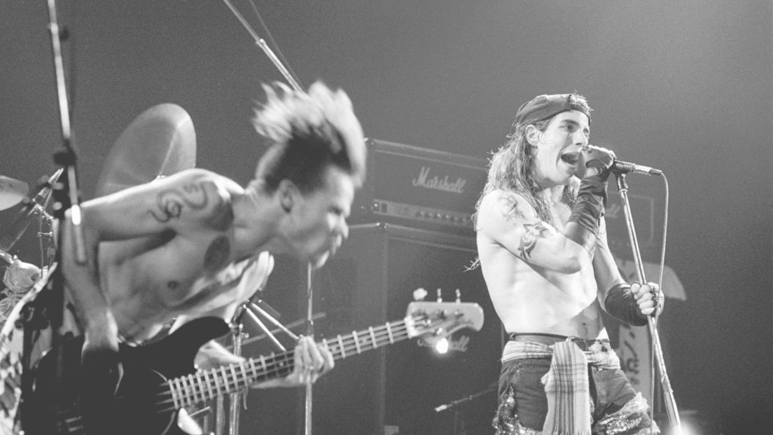 Red Hot Chili Peppers, Chad Smith: "Quella volta che io e Flea scappammo nudi dalla polizia in mezzo ai campi"