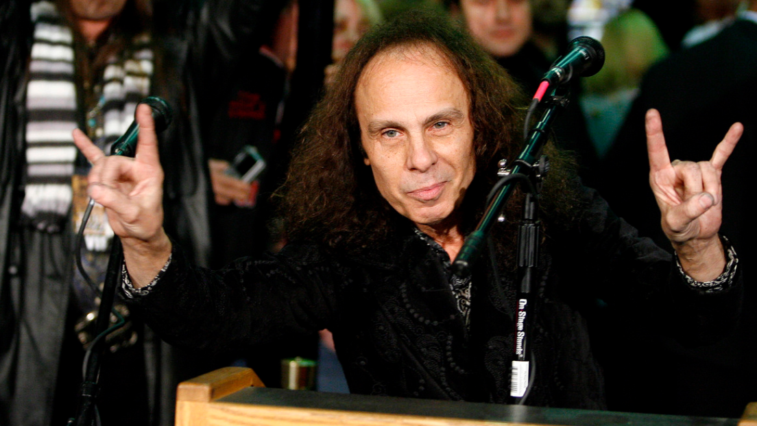 Ronnie James Dio, il documentario "Dio: Dreamers Never Dies" sarà pubblicato a settembre anche in home video. Tutti i dettagli