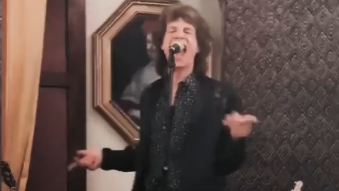 Rolling Stones, Mick Jagger ha pubblicato un video con i primi secondi di un brano inedito. Guardalo qui