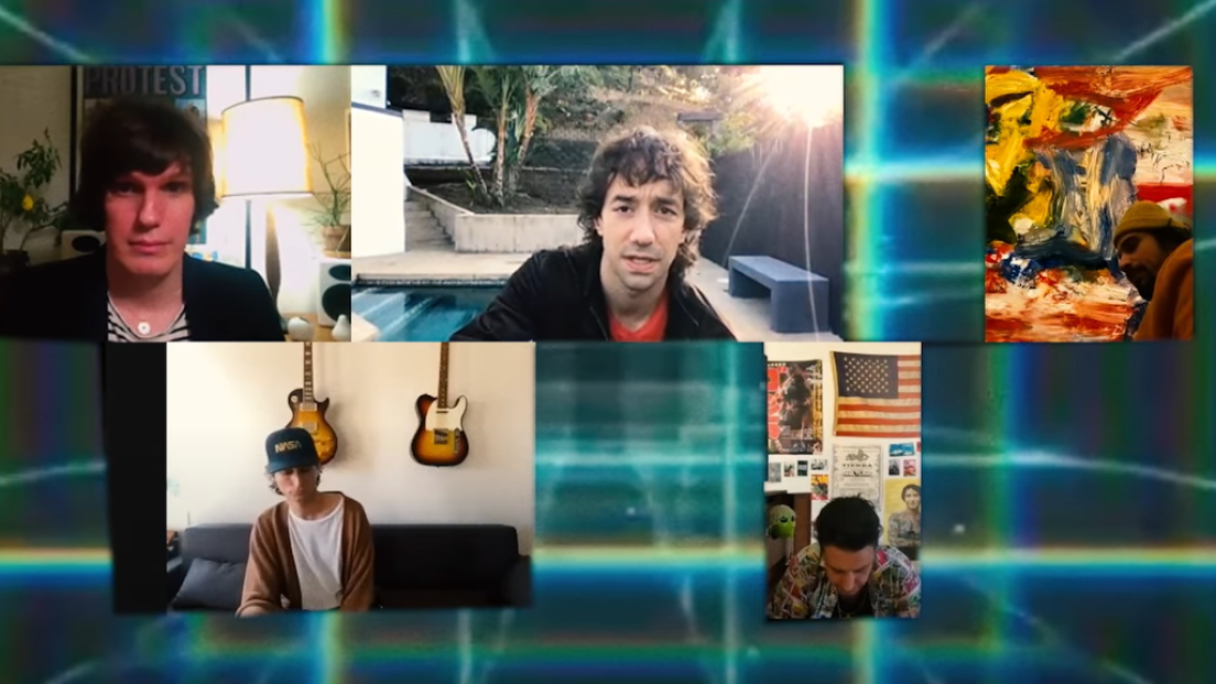 Gli Strokes hanno lanciano una serie di show in streaming per i fan in quarantena. Guarda il video