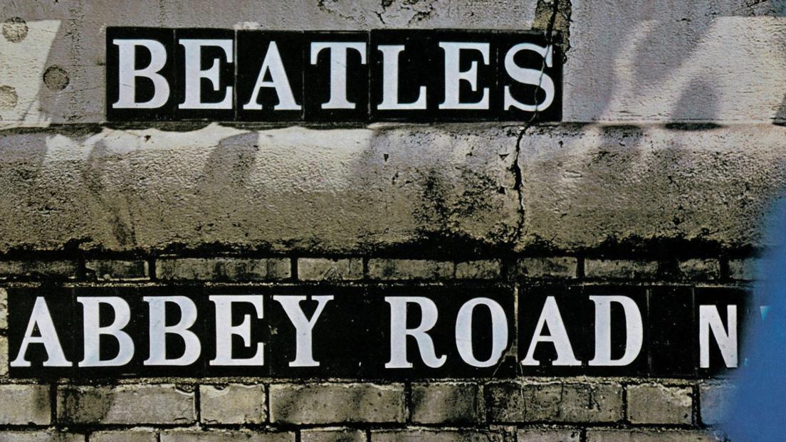 The Beatles, il cartello stradale originale di Abbey Road sarà venduto all'asta. Ecco quando