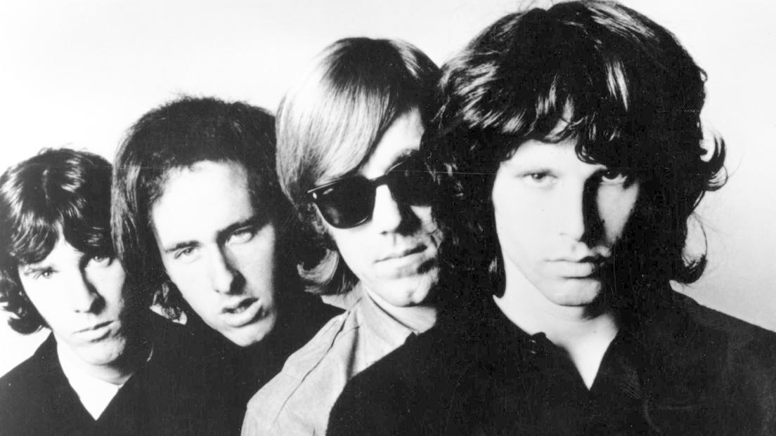 The Doors, la band vende i diritti delle canzoni. Robby Krieger cederà le quote in beneficenza 