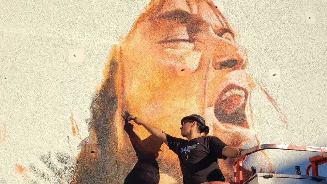 Eddie Van Halen, il gigantesco murales in suo onore realizzato a Los Angeles. Guarda le foto e i video