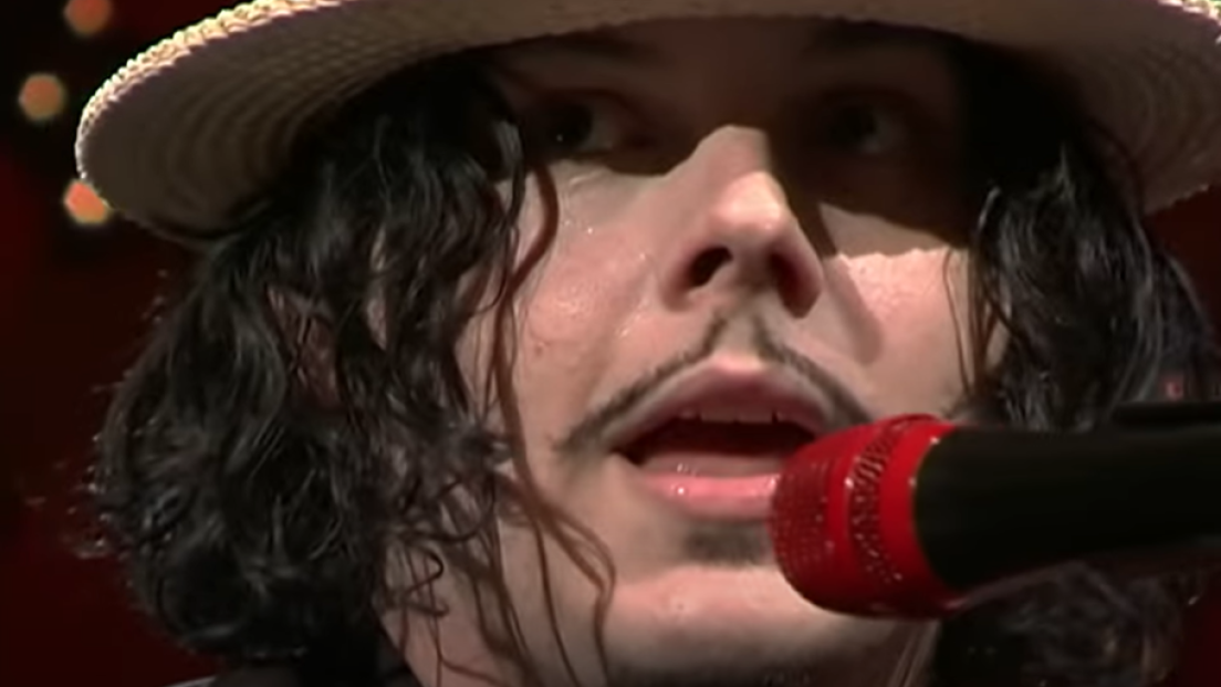 The White Stripes, pubblicati due video live inediti di My Doorbell and Dead Leaves e The Dirty Ground. Guardali qui