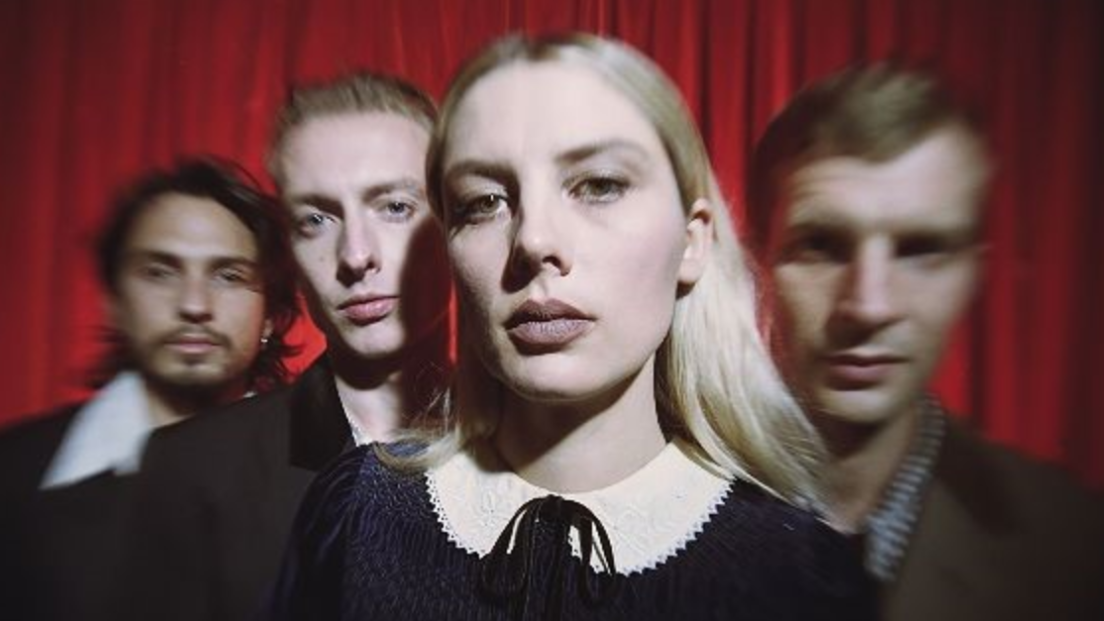 Wolf Alice, pubblicato il nuovo nuovo singolo "Smile" dall'album "Blue Weekend". Ascoltalo qui e guarda il video